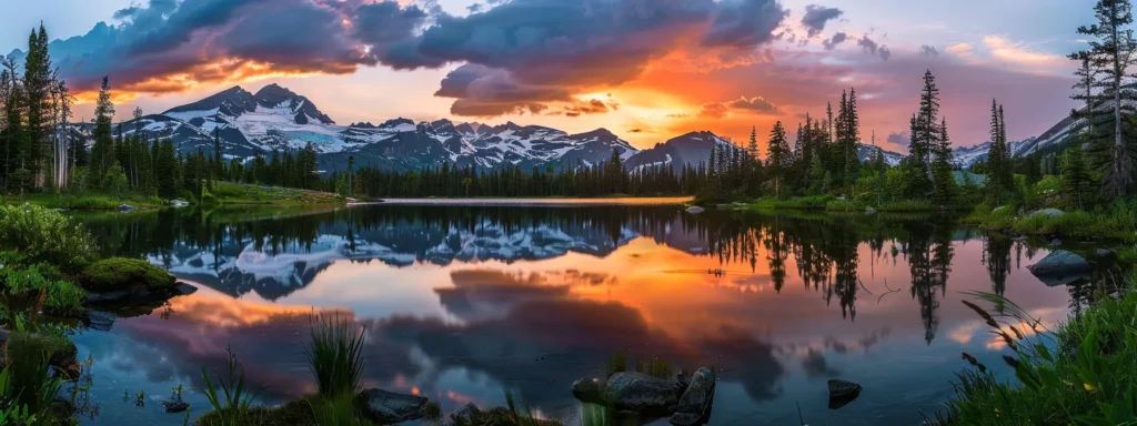 ein beeindruckender sonnenuntergang über einem ruhigen bergsee, dessen spiegelglatte oberfläche die leuchtenden farben des himmels widerspiegelt, umgeben von majestätischen, schneebedeckten gipfeln und üppigen tannenwäldern.